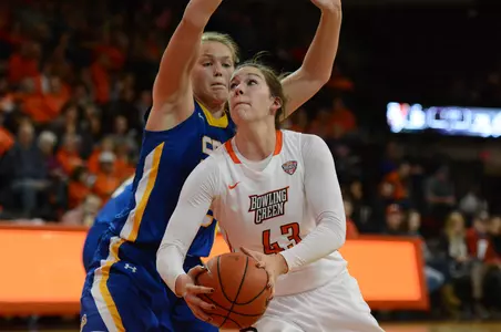 Abby Siefker v South Dakota State - Dec 21 2015 - Larry Clapper