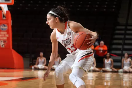 Sydney Lambert v Cincinnati - Bianca Garza pic - Nov 15 2016