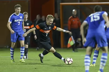 Chris Brennan vs Buffalo - Nov 5 2016 - Ruben Kappler photo