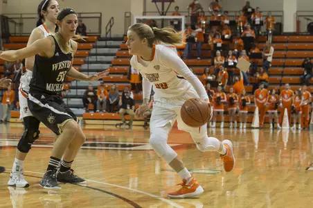 Miriam Justinger - Feb 10 2016 v WMU - Ruben Kappler photo