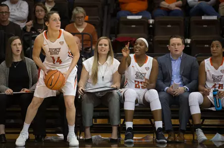 Carly Santoro and bench - Nov 28 2017 v Valparaiso - Vazquez