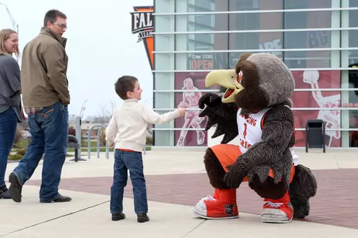 Freddie Falcon & fan - Bianca Garza photo - fist bump