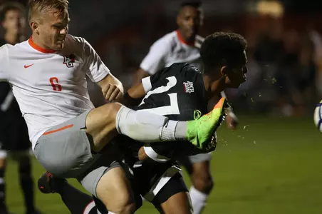 Chris Brennan vs Cincinnati - Sept 16 2017 - Isaiah Vazquez photo