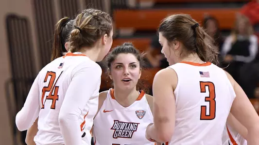 Huddle - Sydney Lambert Jane Uecker Andrea Cecil v Kent State