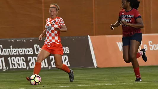 Laura Bozzelli v Detroit - Aug 8 2018 - Larry Clapper photo