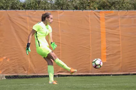 Victoria Cope v Wright State 2017 - Bianca Garza