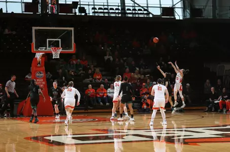 Sydney Lambert shoots a 3 vs Ohio - Jan 26 2019