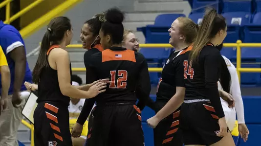Falcons celebrate win at Morehead State - Dec 19 2020