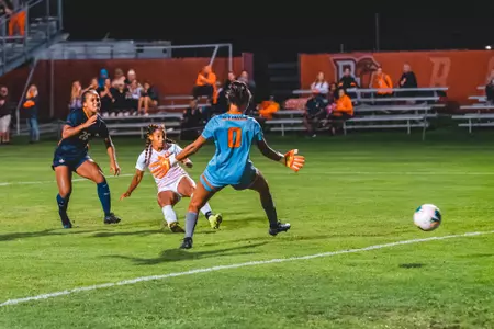 Lacee Bethea scores v Illinois - Sept 9 2021