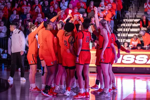 Huddle - pregame - v Toledo Jan 18 2023