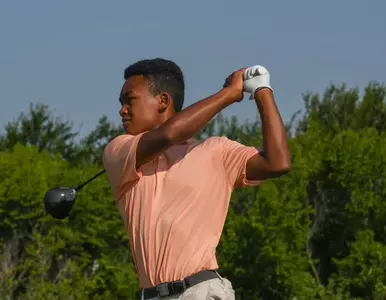 LT Harris Signing Photo