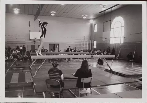 1975 Decades story
