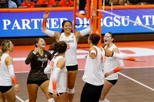 Volleyball vs. Oakland