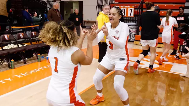 Kaia Woods, Johnea Donahue | Jan. 28, 2026, v Akron