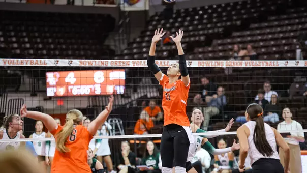 Amanda Otten sets a ball versus Ohio at the Stroh Center on Oct. 10, 2026