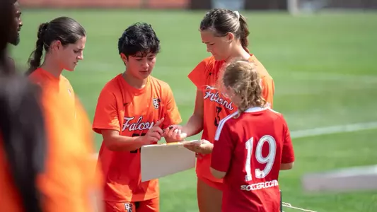 Minah Syam, Mia Gatz | Aug. 16, 2026, v Robert Morris