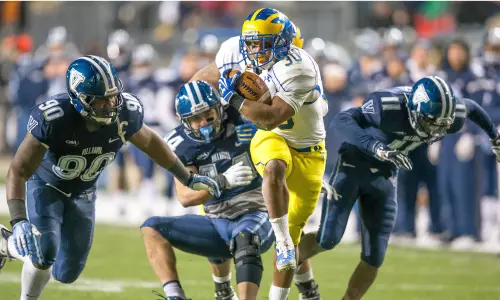 Villanova Football Storms Back in Fourth Quarter To Stun Blue Hens, 35-34