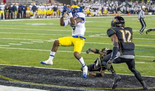 Blue Hens Pull Off Incredible Comeback in Final Minute, Stun Seventh-Ranked Towson, 32-31