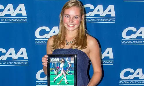 Freshman Esm?e Peet Collects CAA Field Hockey Player and Rookie of the Year Honors; Rolf van de Kerkhof Named Co-Coach of the Year