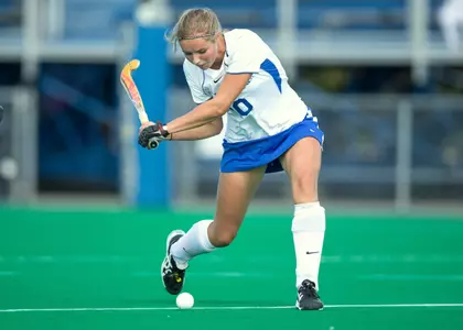 Freshman Esm?e Peet Collects First Career Hat Trick to Lead Hens to 6-0 Victory Over Hofstra
