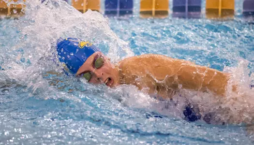 Delaware Sweeps George Mason to Stay Unbeaten; UD Men Win on Final Race