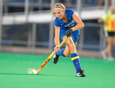 ECAC Recognizes Esm?e Peet as Second Team All-Star