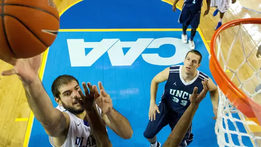 Blue Hens Pull Out 66-65 Victory Over UNCW For 10th Straight Win; Saddler Eclipses 2,000 Career Points