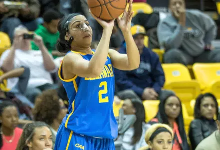 Green Leads Blue Hens in Second Half Rally to Defeat UNCW, 70-50, in Women's Basketball