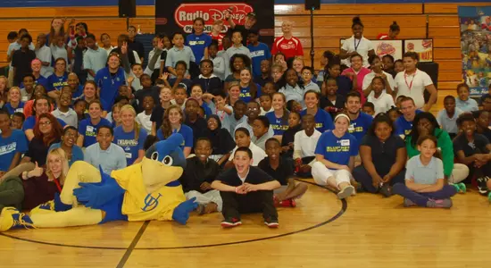 Delaware Student-Athletes Visit Warner Elementary School