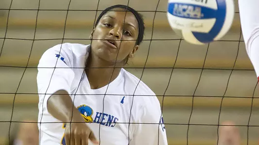 Blue Hen Freshman Middle Hitter Daria Robinson Named CAA Volleyball Co-Rookie of the Week