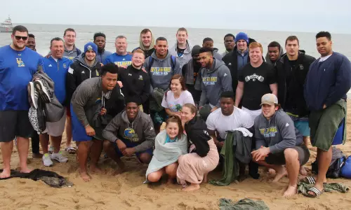 Delaware Football Team Takes Part in Annual Polar Plunge for Special Olympics
