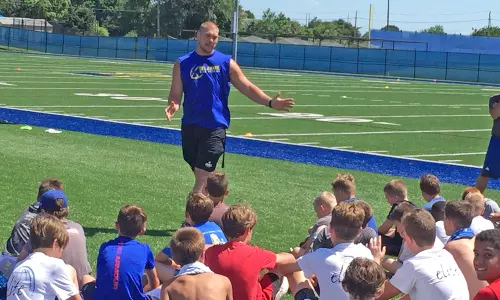Former Blue Hen Great, Baltimore Raven Tight End Nick Boyle Visits UD Youth Camp