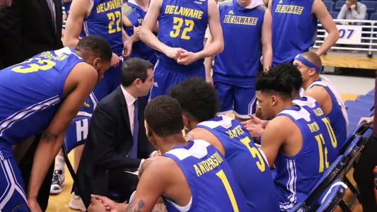 mbb19-huddle-hofstra