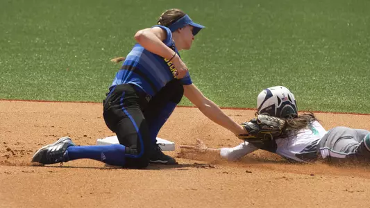 Delaware Softball Splits Road Doubleheader at UNCW