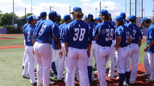 Blue Hens Fall to UNCW 2-1 Despite Hinton's Great Effort