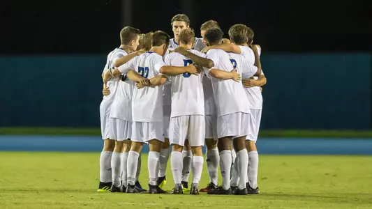 msoccer18-huddle1-shu