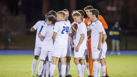 msoccer19-huddle-hc