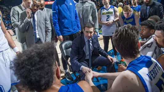 mbb19-huddle-hofstra