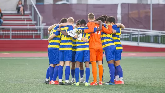 msoccer19-huddle-temple
