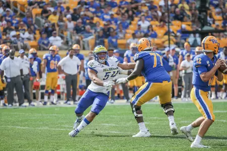 McGowan rushes the passer