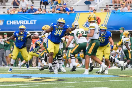 Morris rushes the passer