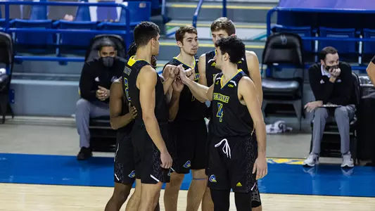 mbb21-huddle-hofstra
