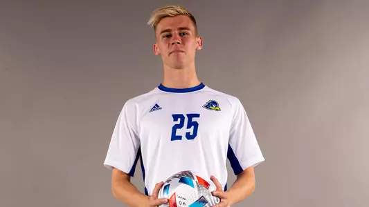 msoccer21-hardarson-posed2