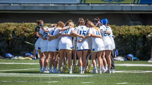 women's lacrosse team huddle