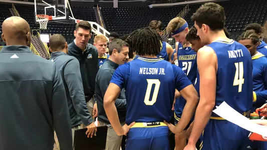 mbb22-huddle-oakland