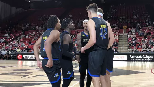 mbb22-huddle-davidson