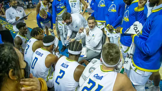 mbb22-huddle-lafayette