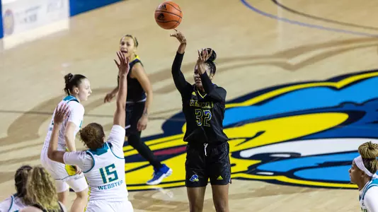 Ty Battle UNCW Cover