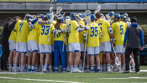 The Delaware men's lacrosse team huddles before playing Fairfield