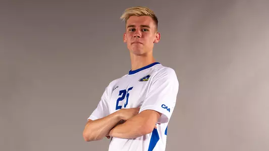 msoccer21-hardarson-posed